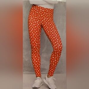 🩷🤍❤️ NWT Serra Heart Patterned Mid Rise Fleece Leggings Size Small